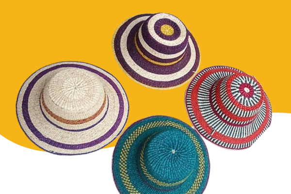 Chapeau coloré en raphia